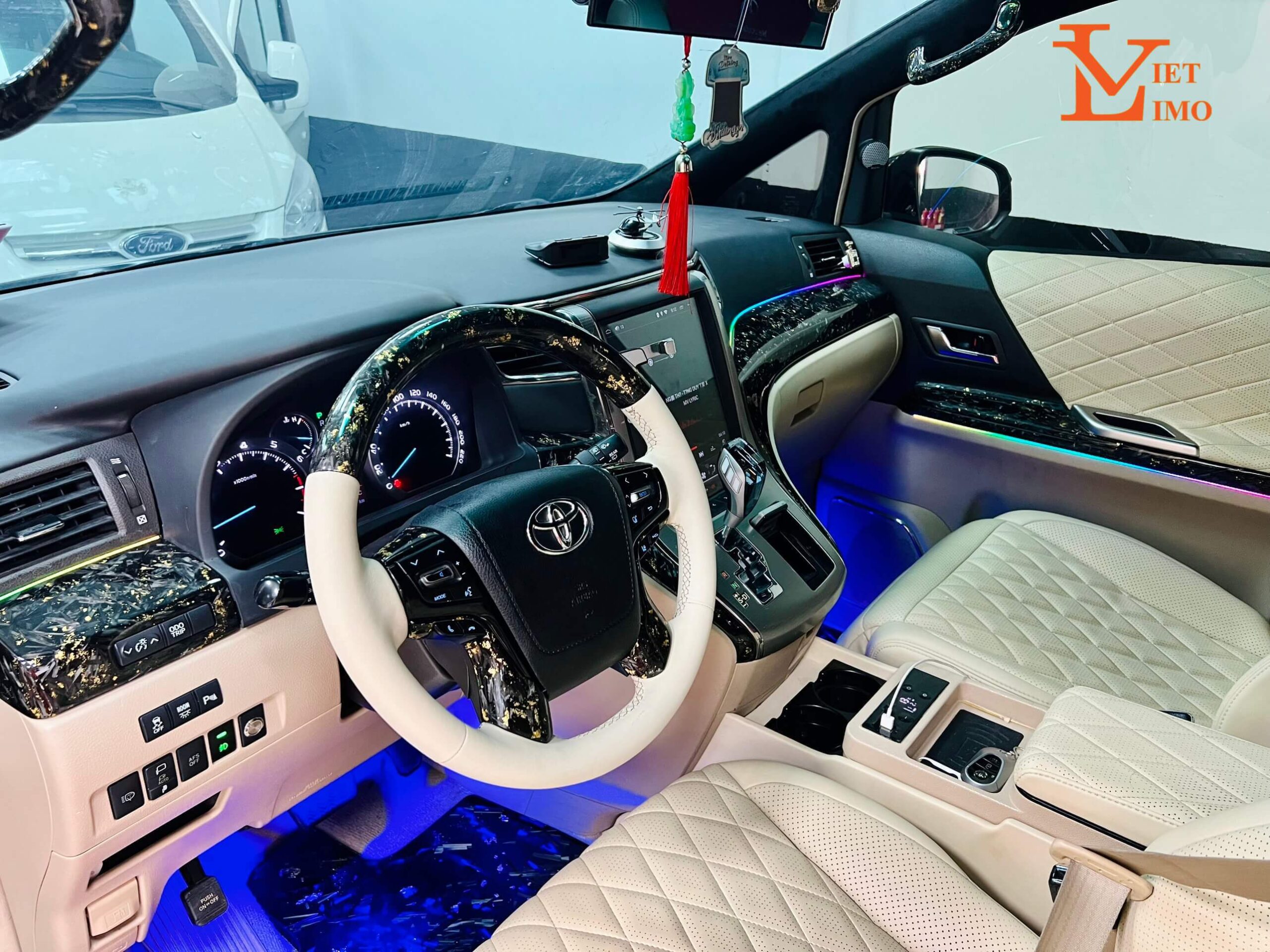 Toyota Alphard Vietlimo 6